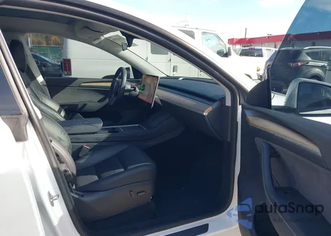 2023 Tesla Model Y Awd/Long Range Dual Motor All-Wheel Drive z USA, uszkodzony, nr VIN 7SAYGDEE8PA099530